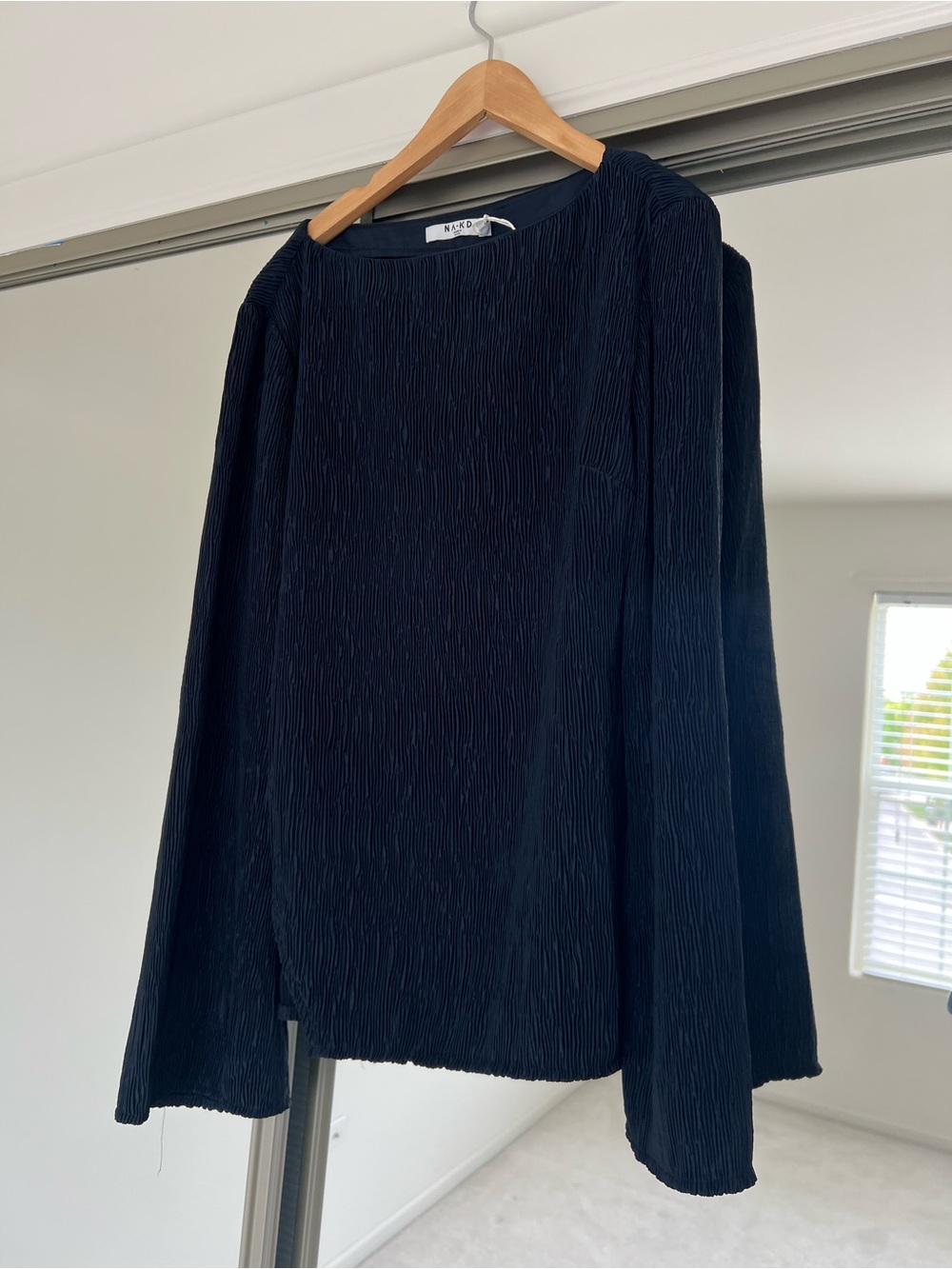NA-KD Navy Crinkle Long-Sleeve Boatneck Top